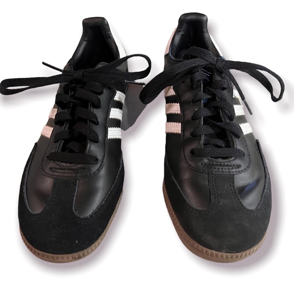 Adidas Original Samba Classic OG Soccer Sneakers.